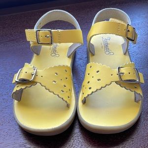 FootMates Ariel Toddler Girls 11 Yellow Sandals